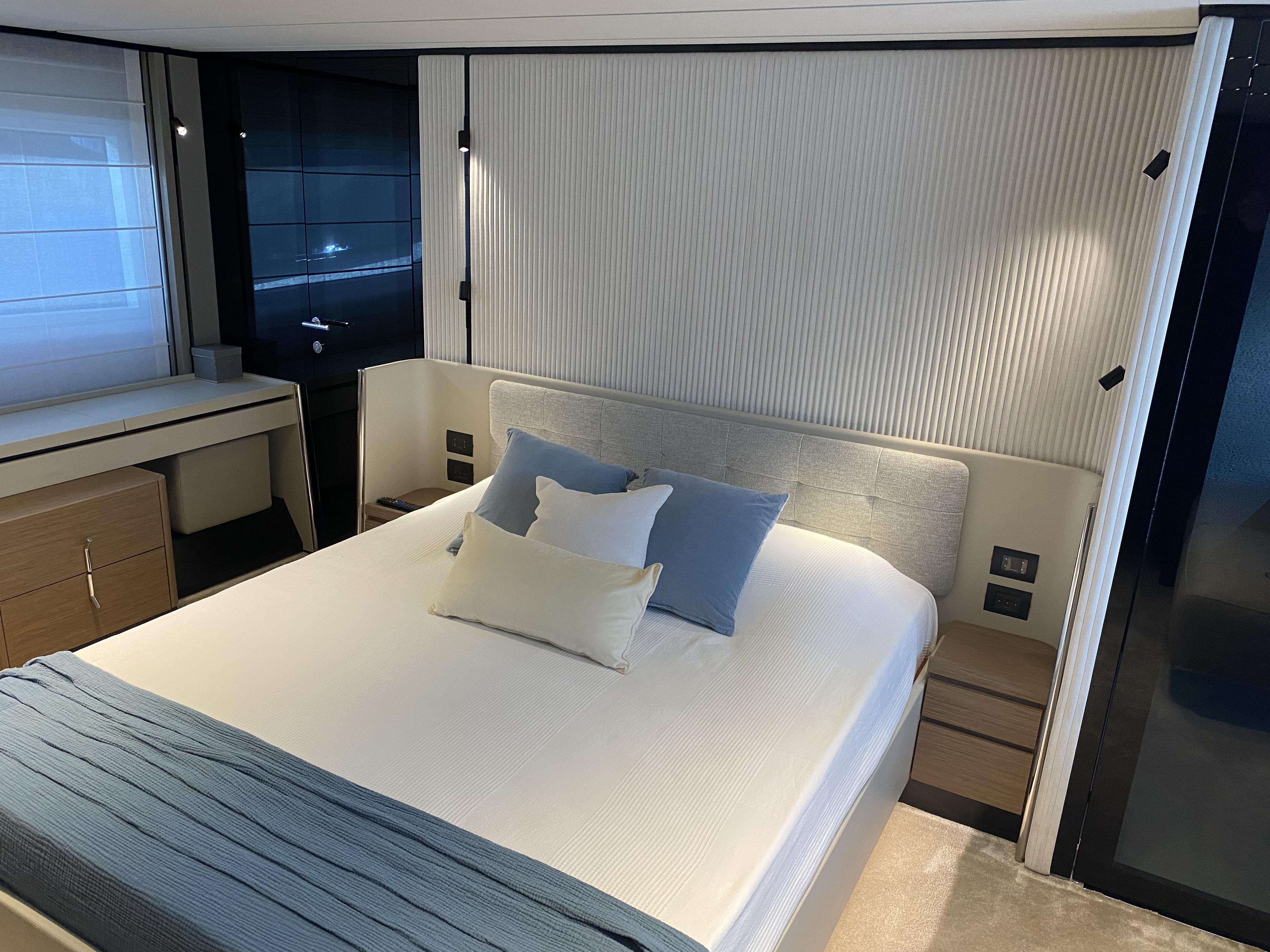 2022 FERRETTI YACHTS 720 